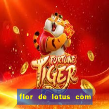 flor de lotus com lua tatuagem